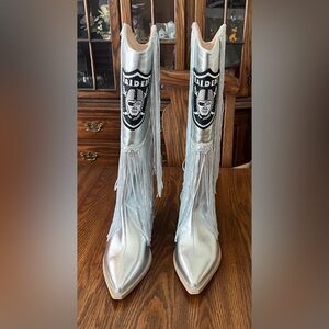 Las Vegas Raiders Cuce Silver Fringe Boots w/ Sequin Detail - Women Size 10 -NEW